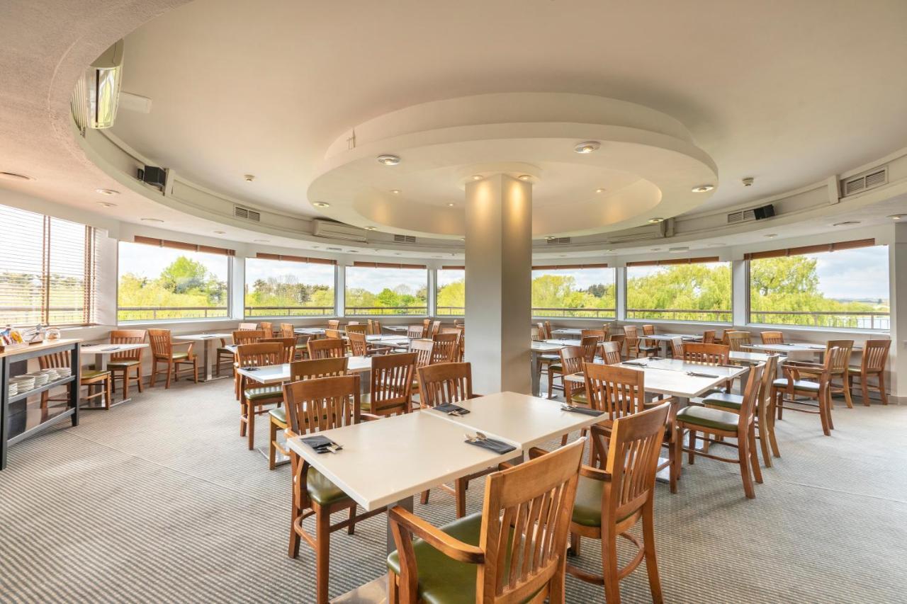 Holiday Inn Basildon, an IHG Hotel Bagian luar foto