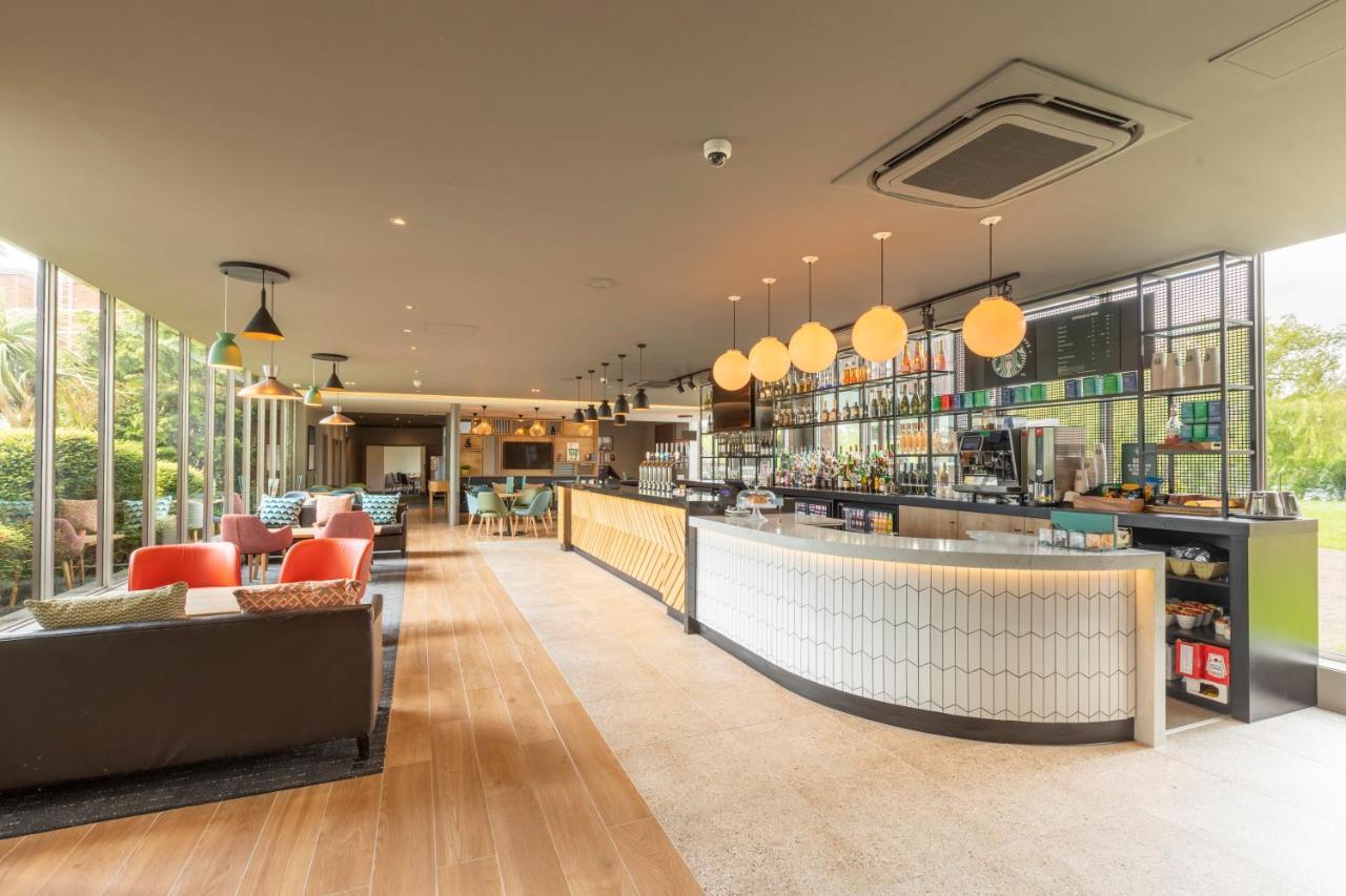 Holiday Inn Basildon, an IHG Hotel Bagian luar foto