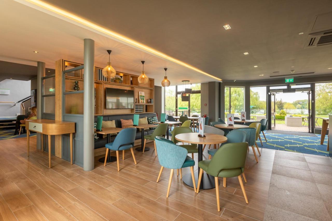 Holiday Inn Basildon, an IHG Hotel Bagian luar foto