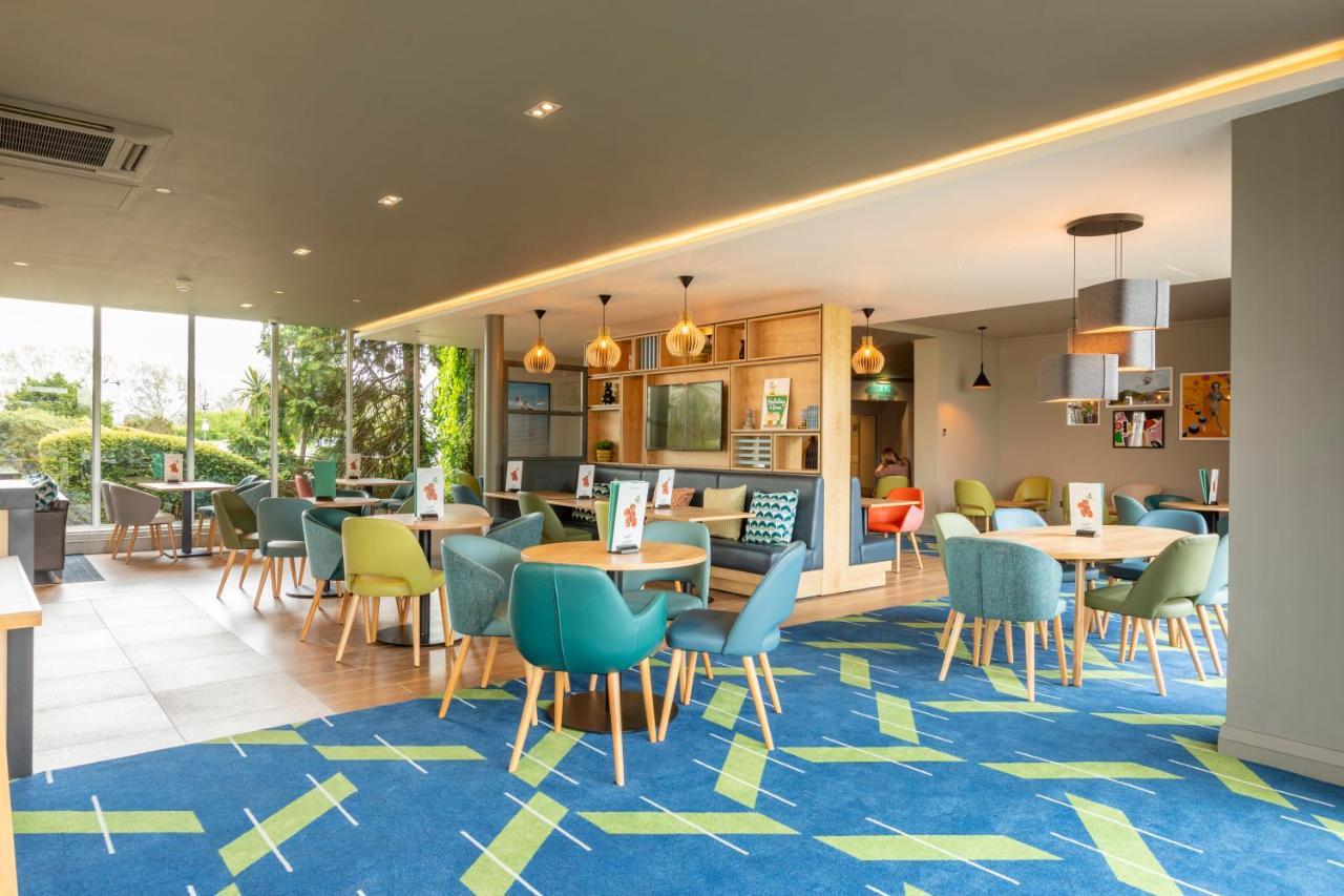 Holiday Inn Basildon, an IHG Hotel Bagian luar foto