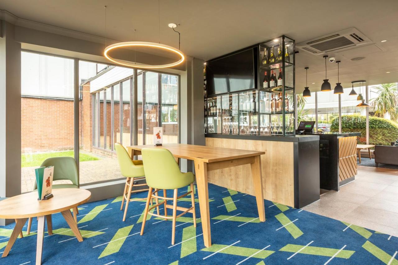 Holiday Inn Basildon, an IHG Hotel Bagian luar foto