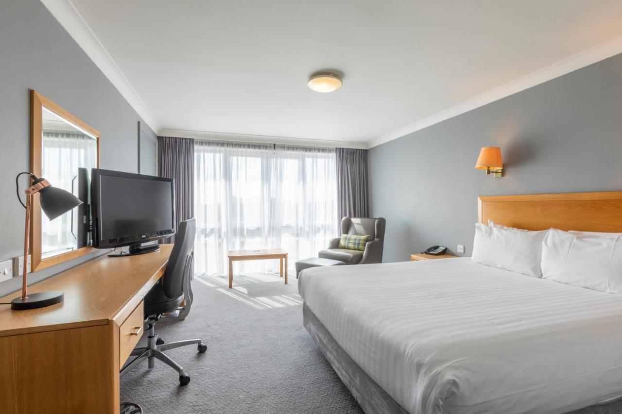Holiday Inn Basildon, an IHG Hotel Bagian luar foto