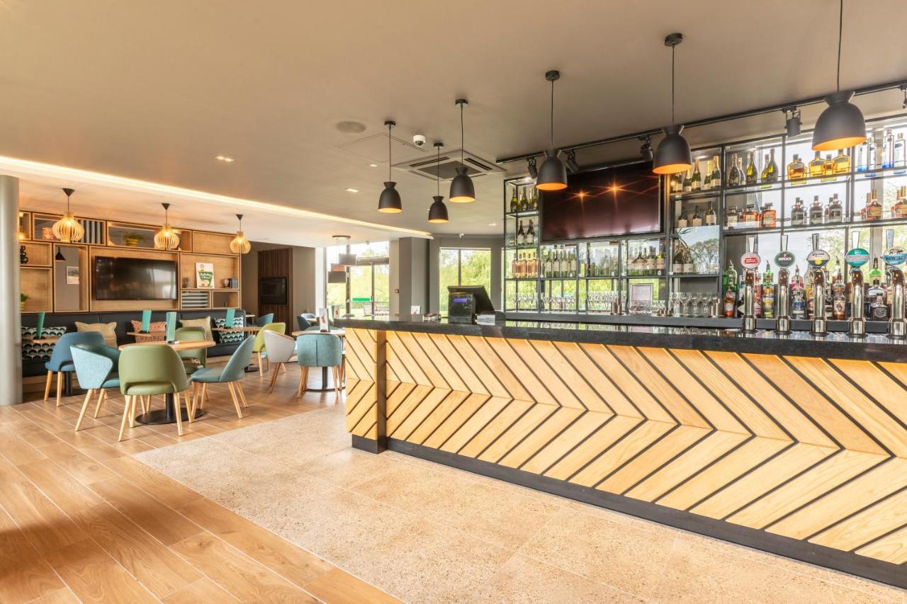 Holiday Inn Basildon, an IHG Hotel Bagian luar foto