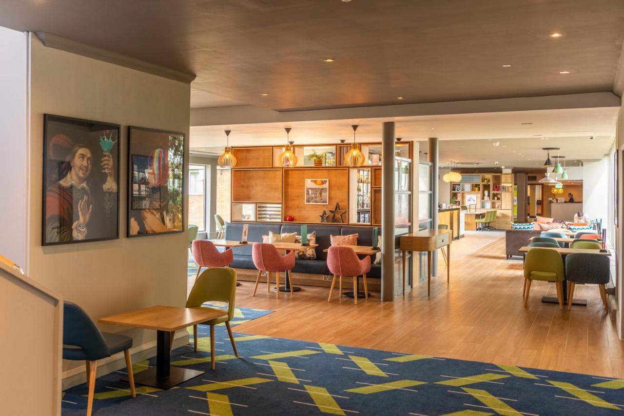 Holiday Inn Basildon, an IHG Hotel Bagian luar foto