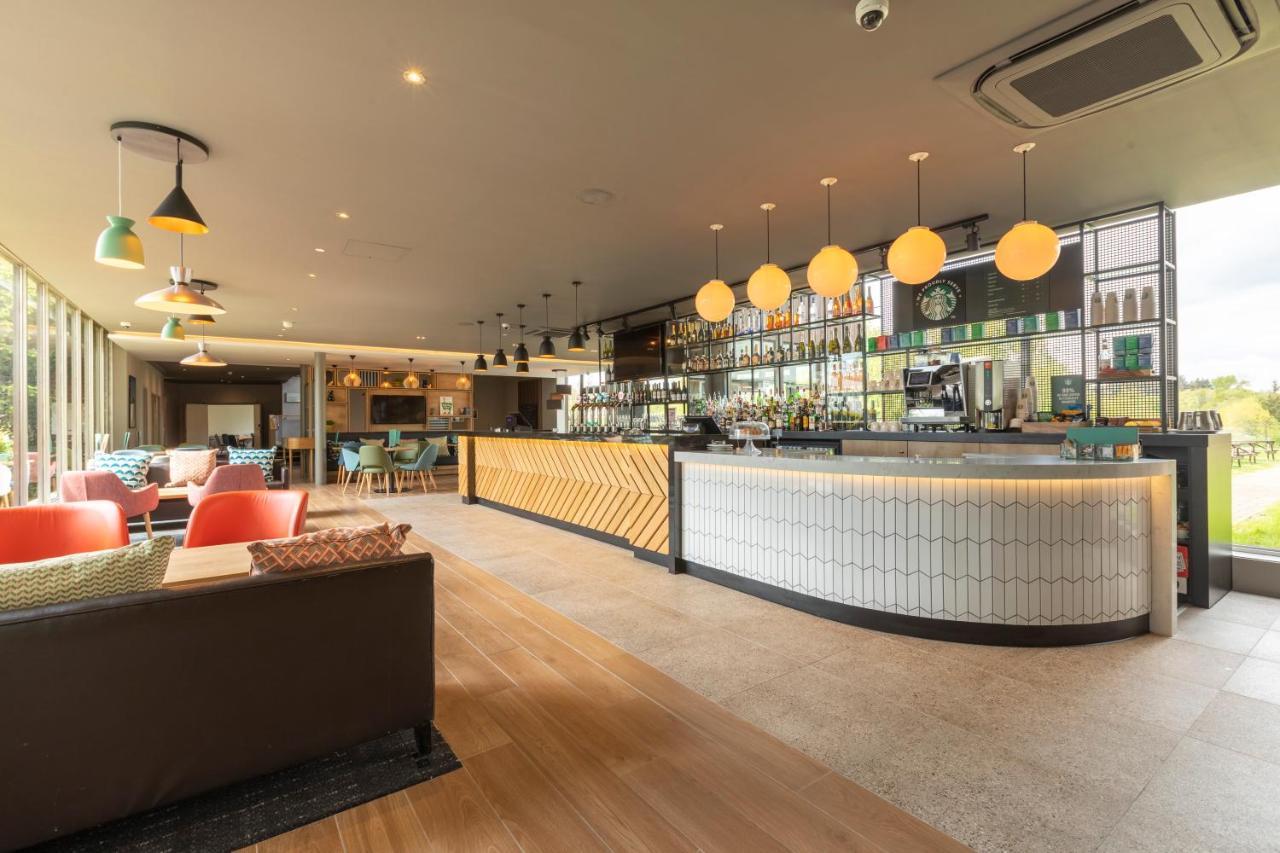 Holiday Inn Basildon, an IHG Hotel Bagian luar foto
