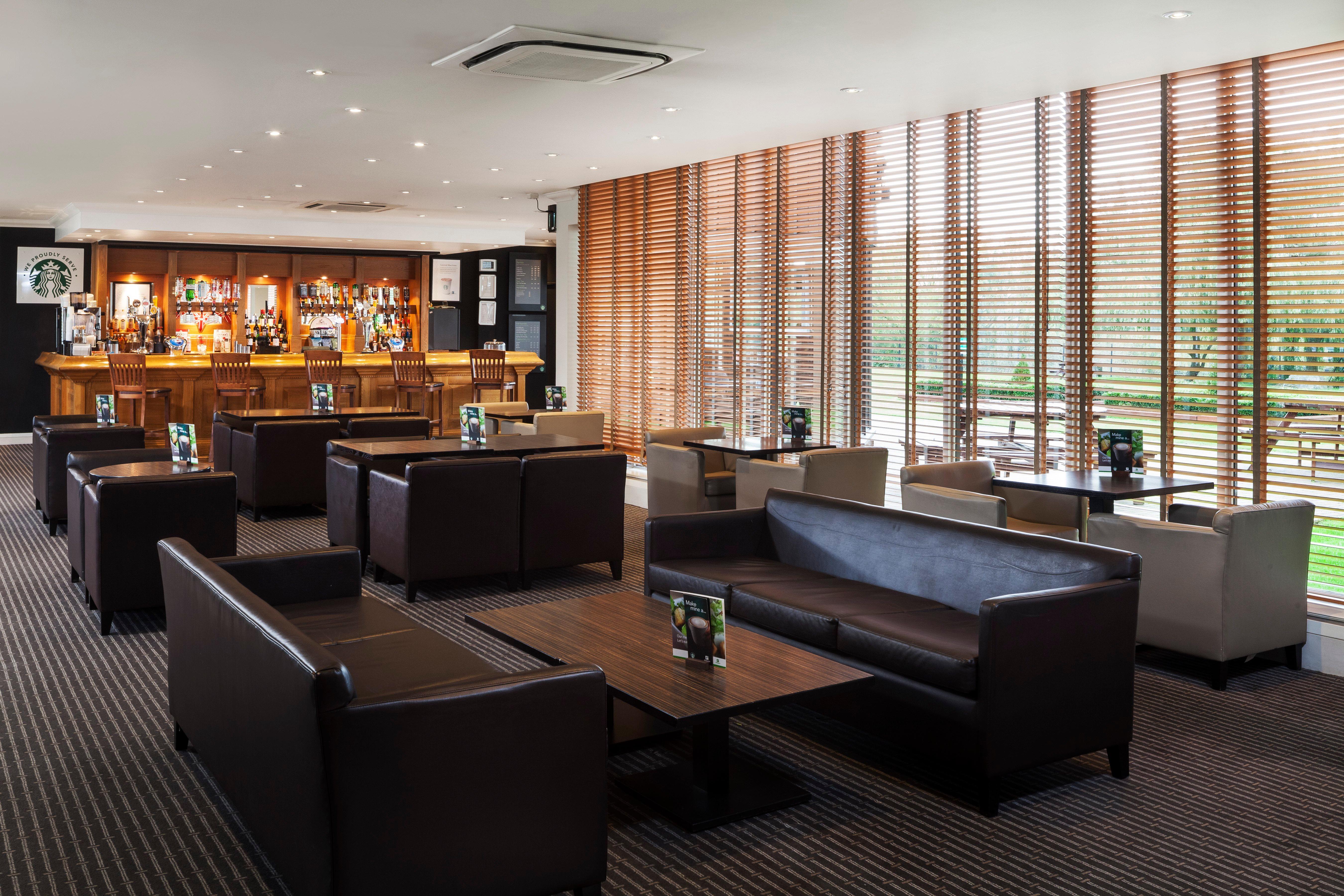 Holiday Inn Basildon, an IHG Hotel Bagian luar foto