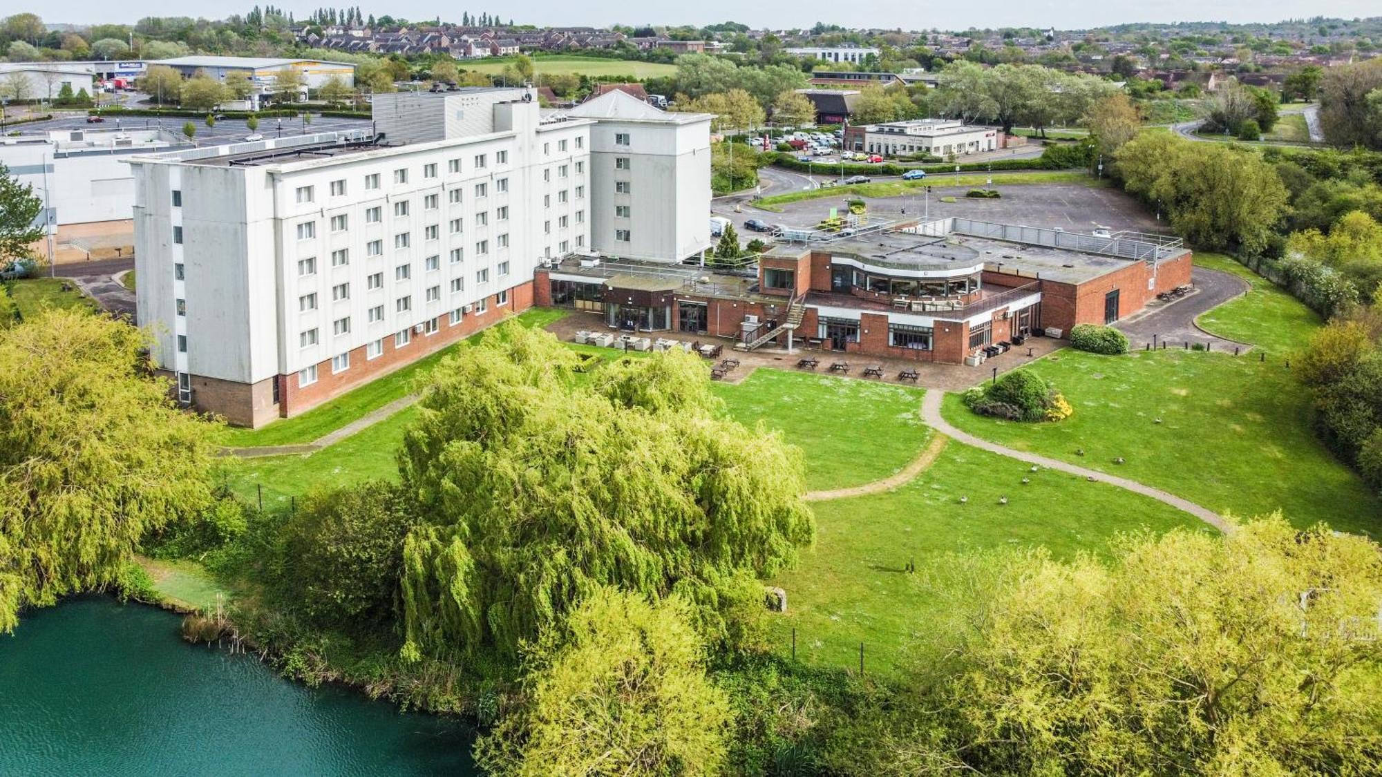 Holiday Inn Basildon, an IHG Hotel Bagian luar foto