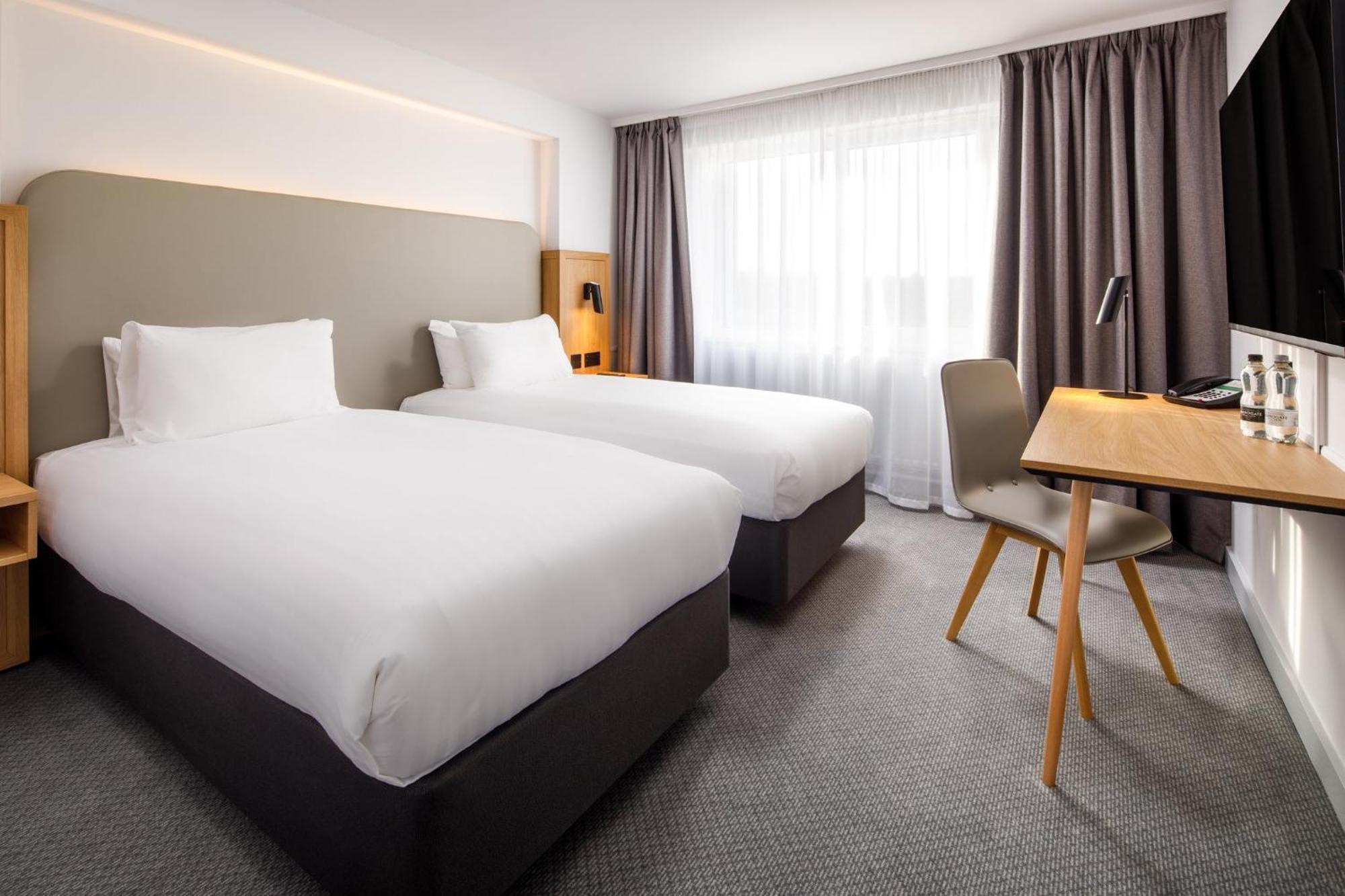 Holiday Inn Basildon, an IHG Hotel Bagian luar foto
