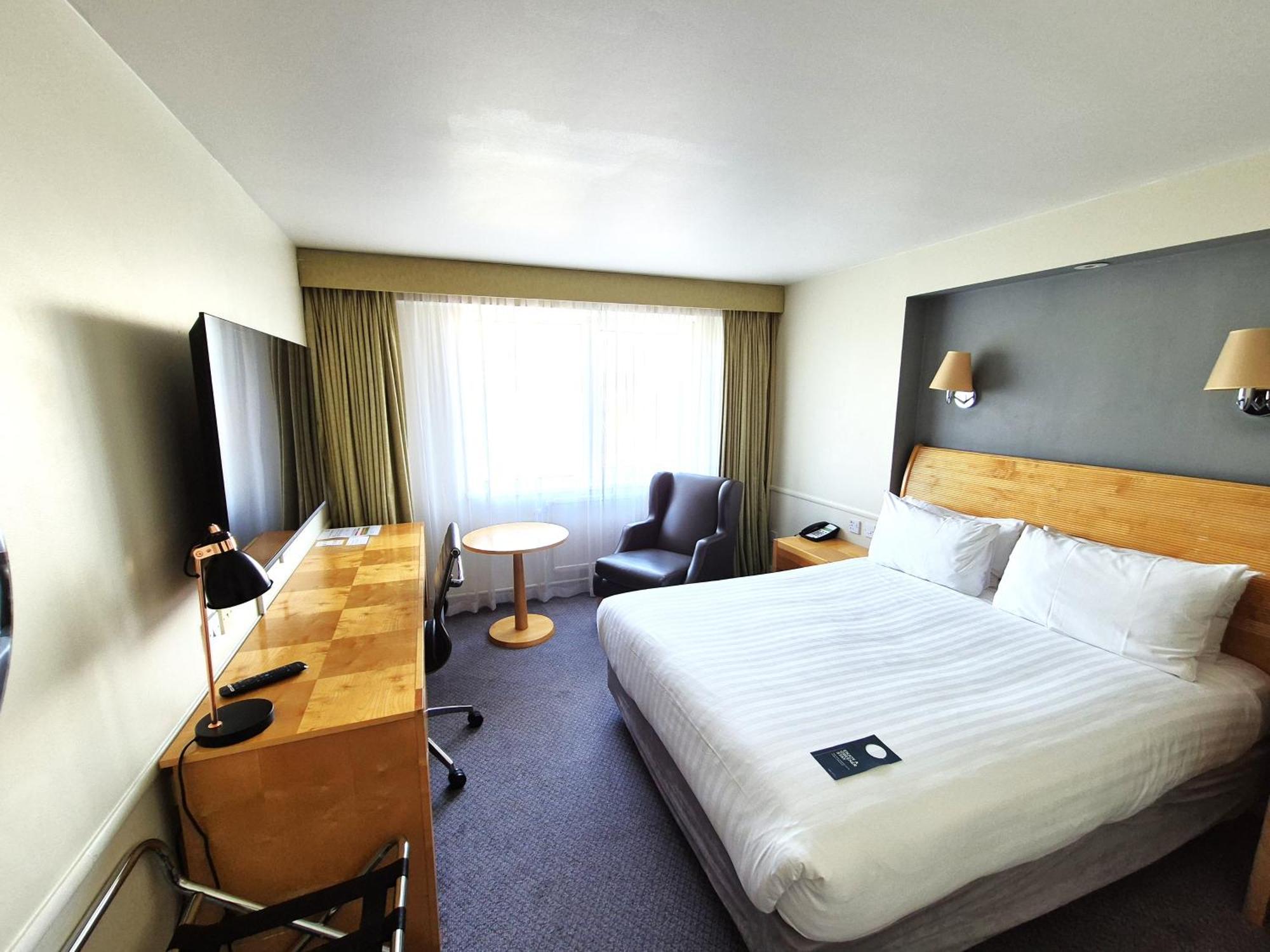 Holiday Inn Basildon, an IHG Hotel Bagian luar foto