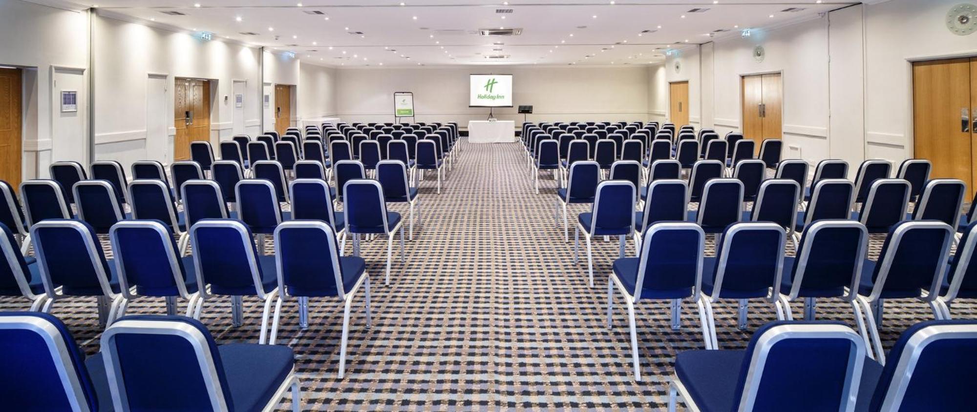 Holiday Inn Basildon, an IHG Hotel Bagian luar foto