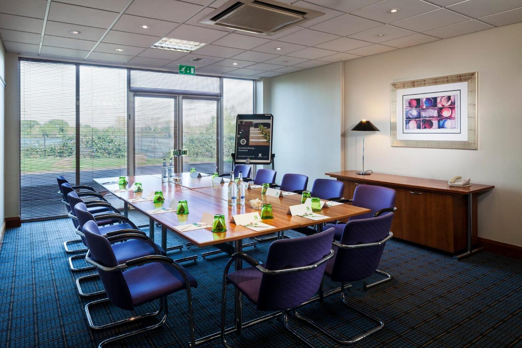 Holiday Inn Basildon, an IHG Hotel Bagian luar foto