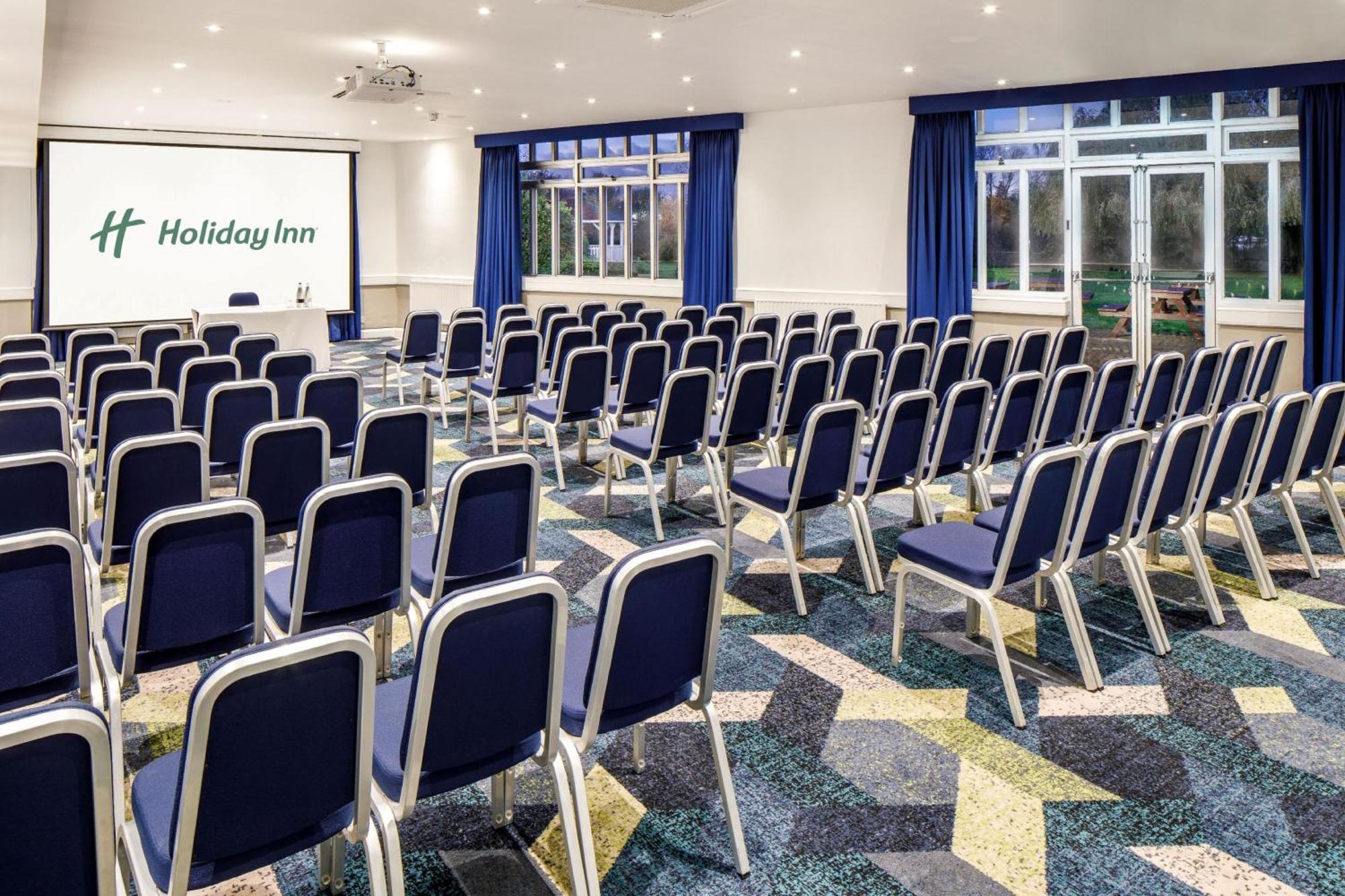 Holiday Inn Basildon, an IHG Hotel Bagian luar foto