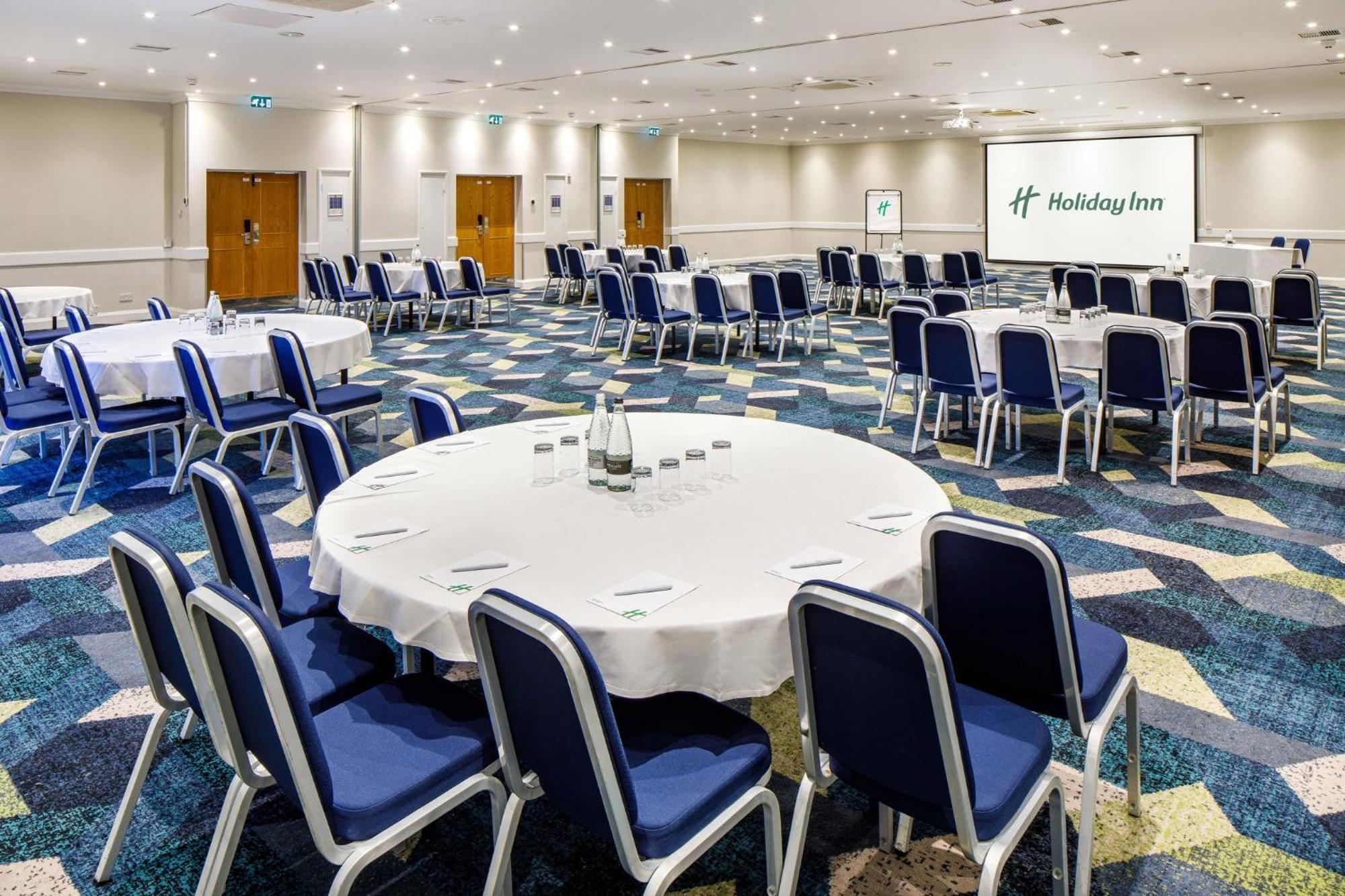 Holiday Inn Basildon, an IHG Hotel Bagian luar foto