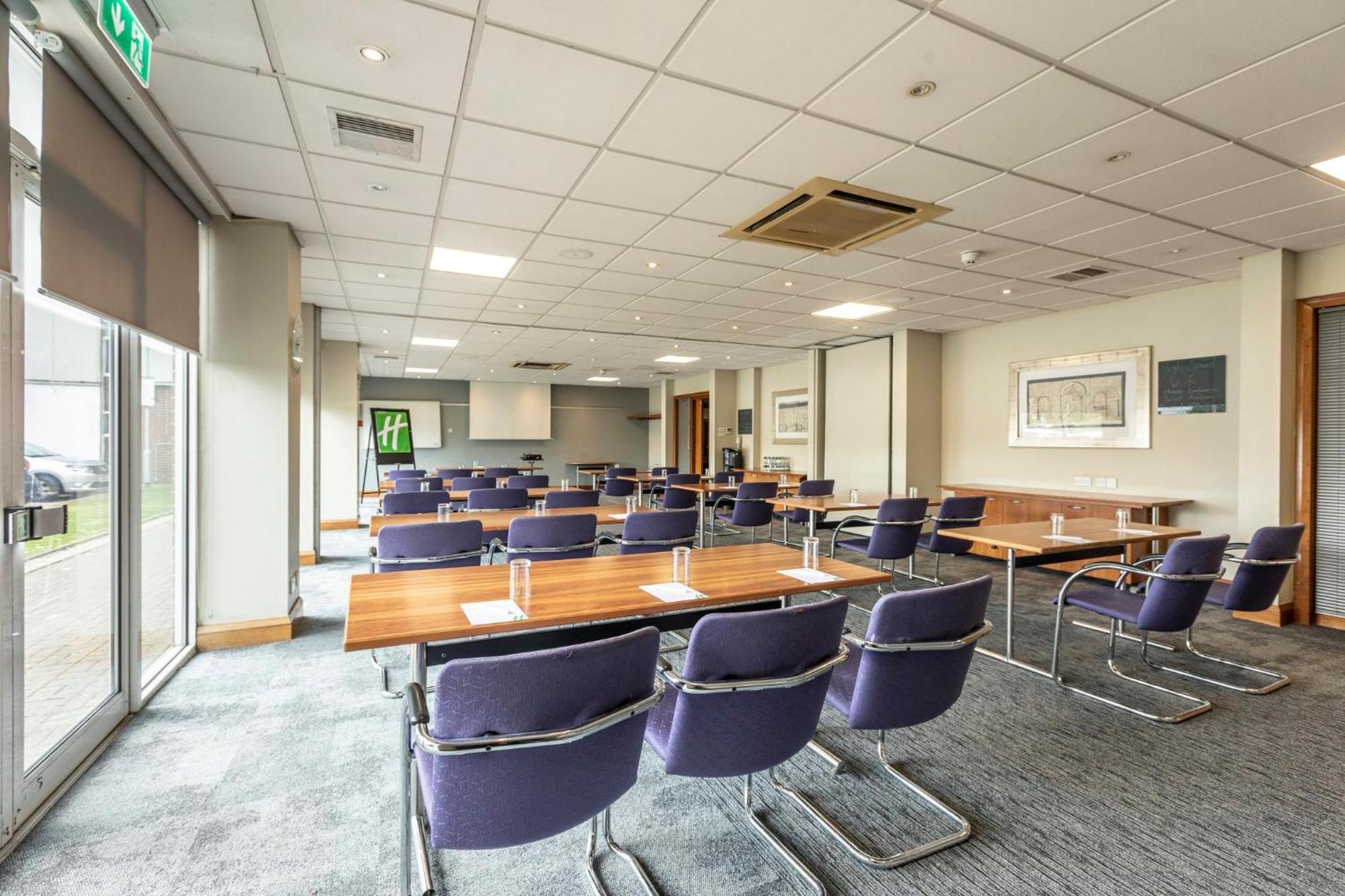 Holiday Inn Basildon, an IHG Hotel Bagian luar foto